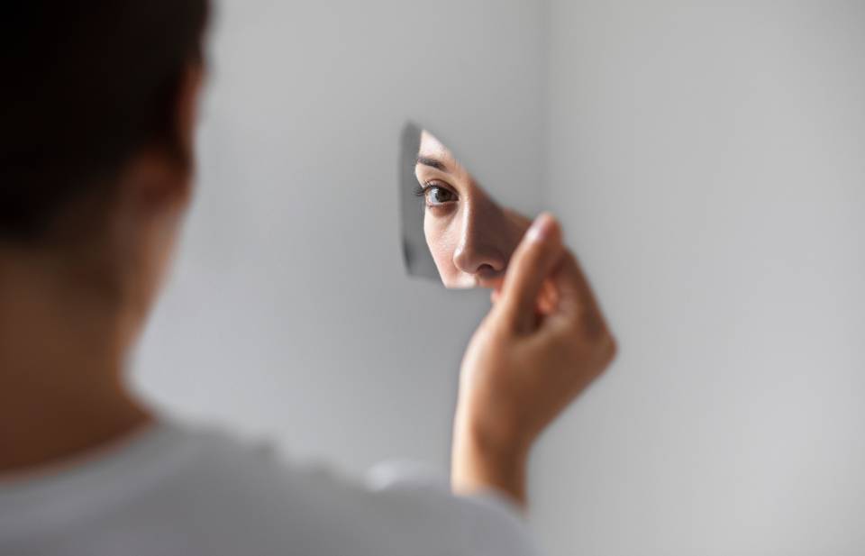 5 Habits That Ruin Your Self-Esteem